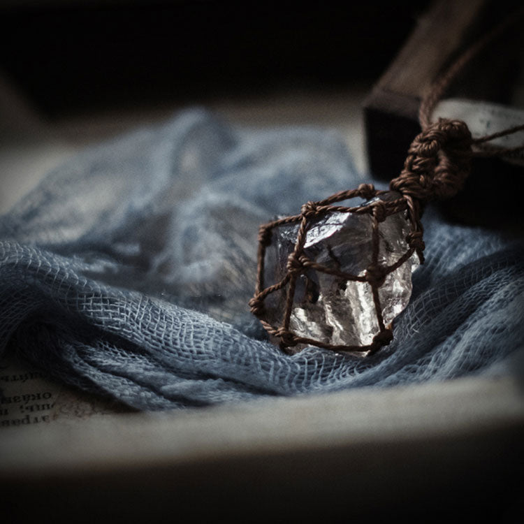 【Frozen marks】Tea-colored Crystal Spider Web Necklace
