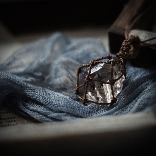 【Frozen marks】Tea-colored Crystal Spider Web Necklace